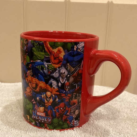 Marvel Heroes 2011 Large Oversized Mug/Cup Red with all the Heroes on it - Picture 3 of 14